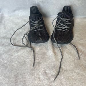 Little boy Yeezy size 10